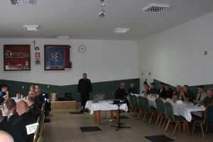 Komendant PSP w Lipnie wita przybyłych na ćwiczenia