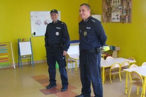 policjanci w przedszkolu
